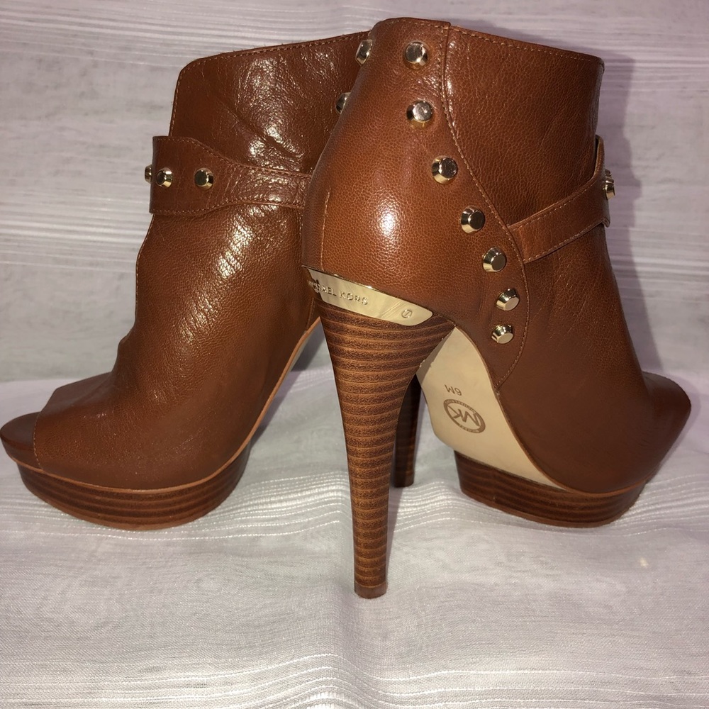 Michael Kors Leather studded very high heel brown